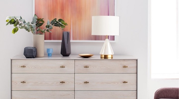 How to Accessorize a Bedroom Dresser